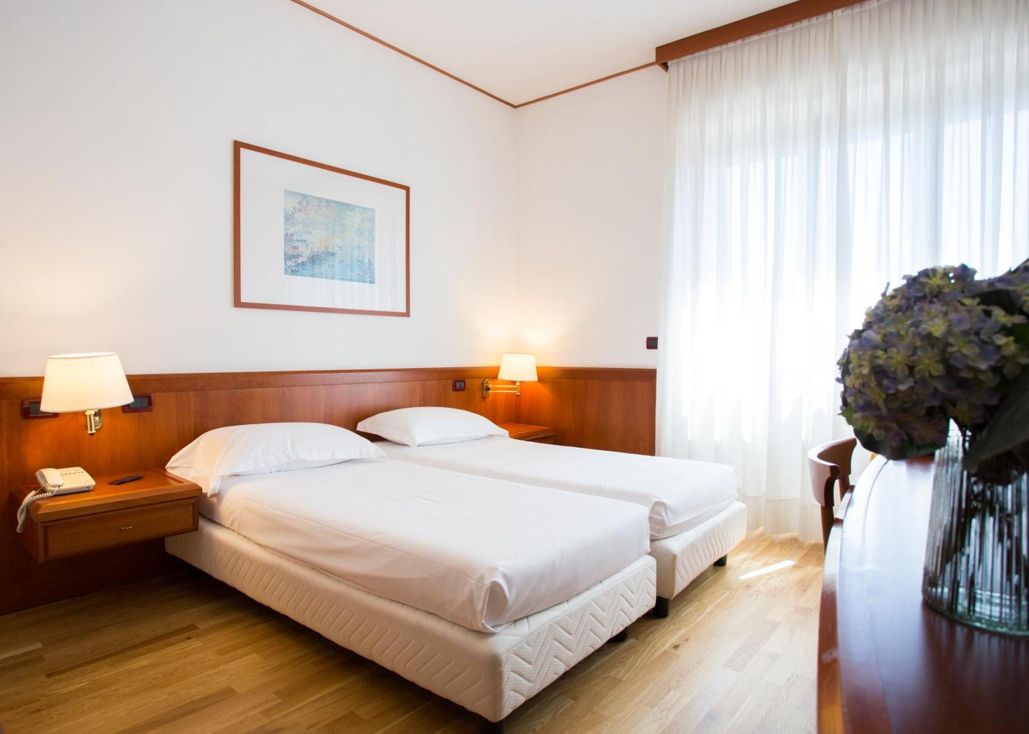 Twin Room,1216159243:JPEG